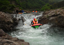 安吉龙王山漂流